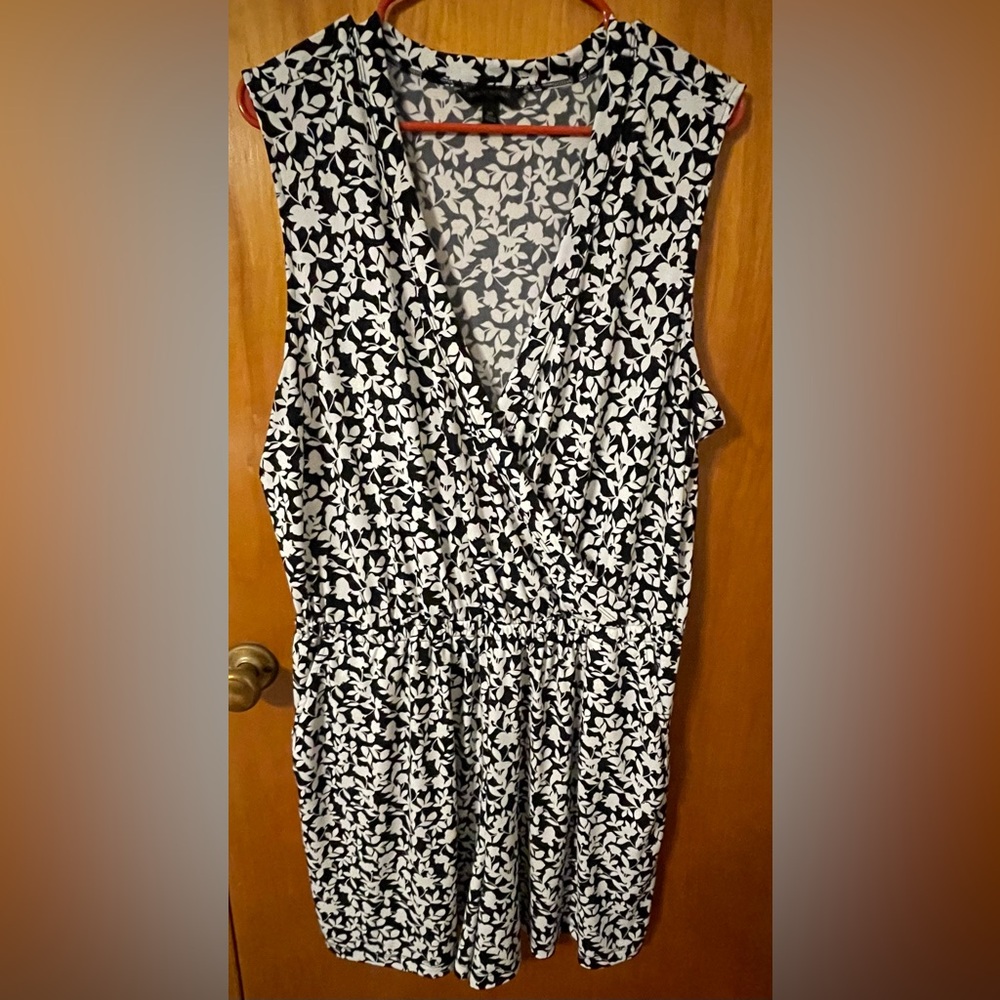 Banana republic black and white romper